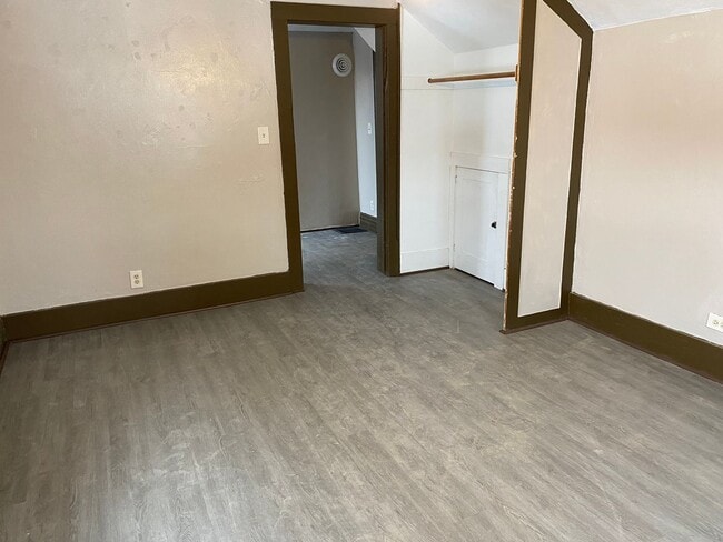 Building Photo - 5 Bed 1.5 Bath Single Family Home in Wausau