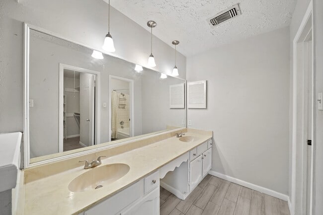 Building Photo - 13923 Ludgate Pass