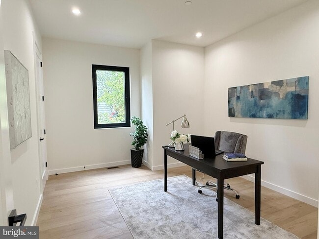 Building Photo - 8908 Mohawk Ln