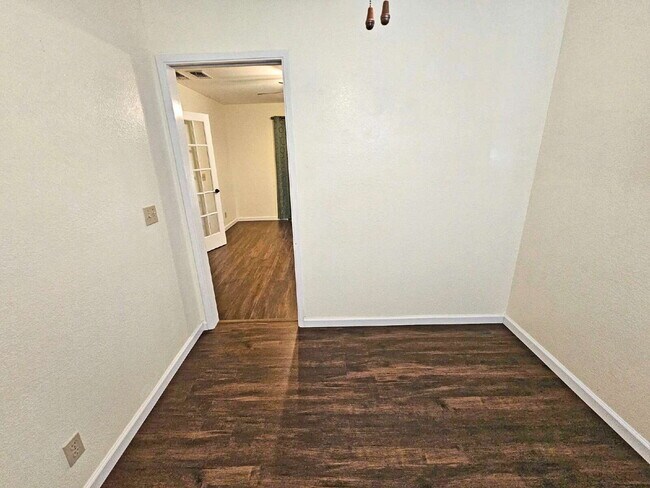 Building Photo - 413 Mt Rainier Pl