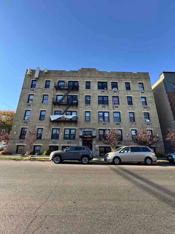 Building Photo - 863 18th Ave