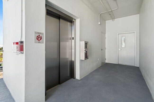 Building Photo - 1343 4th St