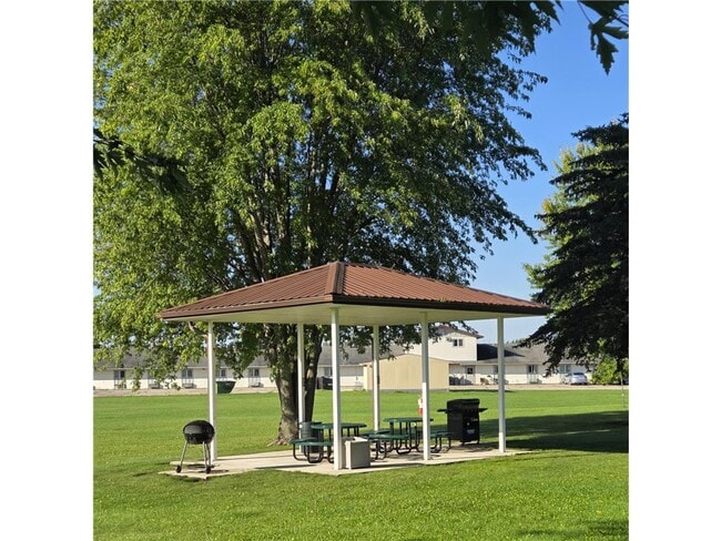 Building Photo - 1918 Greenwood St E