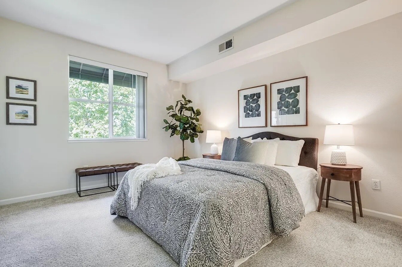 Building Photo - 1982 W Bayshore Rd