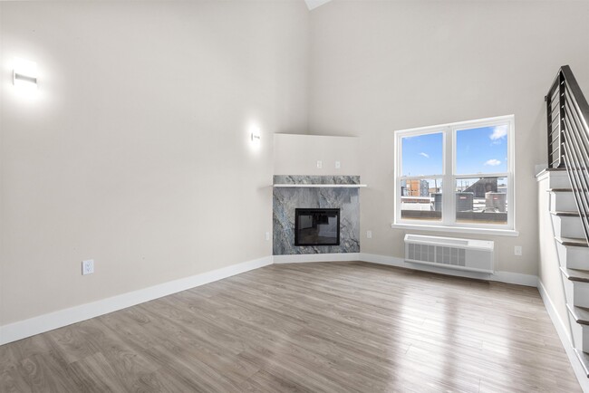 Building Photo - 212 70th St