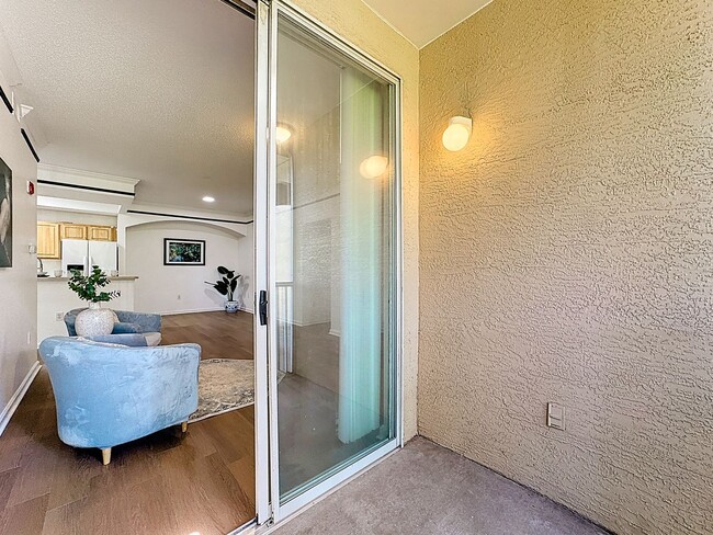 Building Photo - 3 Bedroom with Water View - Villanova at Hunters Creek