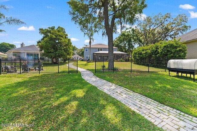 Building Photo - 11698 Donato Dr