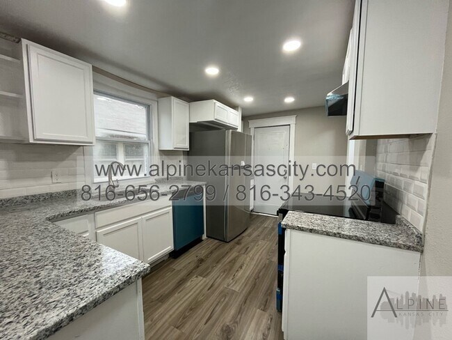 Building Photo - Beautiful Midtown Rehab! Main Floor Primary!