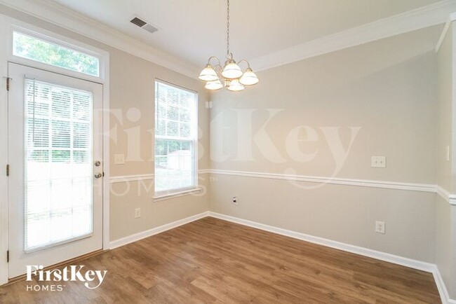 Building Photo - 2165 Rindle Dr
