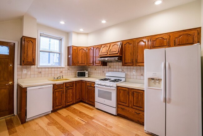Building Photo - Three Bed East Passyunk Crossing Home