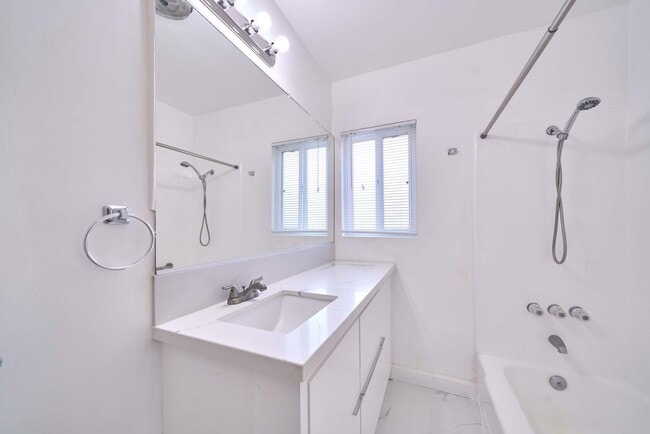 Building Photo - 6335 Whitsett Ave