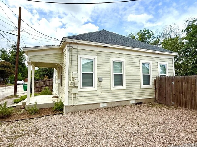 Building Photo - 114 Oleander St