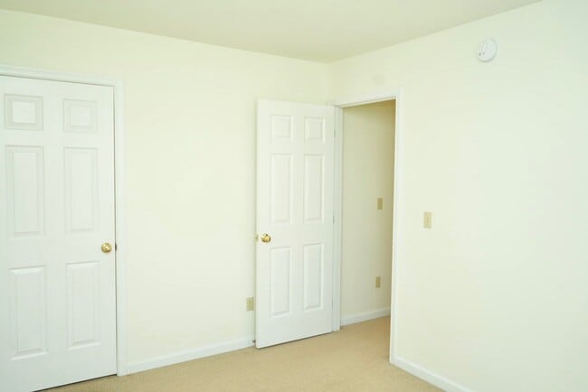 Building Photo - 111 Darien Terrace