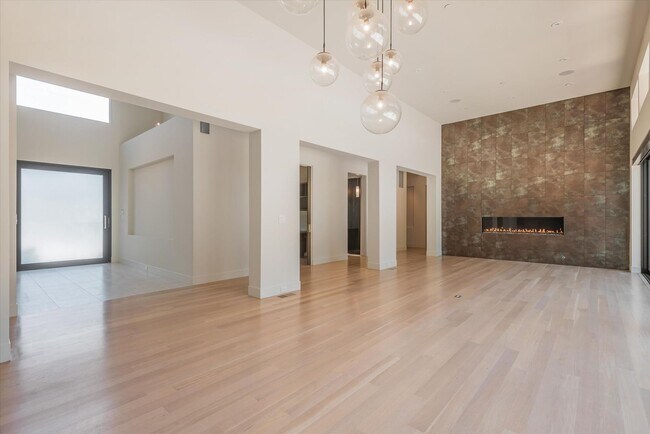 Building Photo - Wow! What a Great Home!