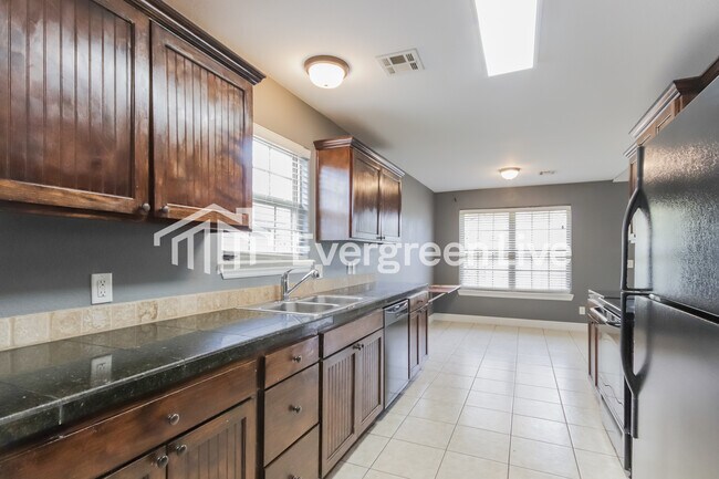 Building Photo - 409 E McCann Rd