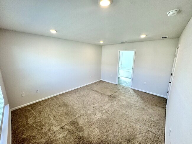 Building Photo - New rental in Brighton Oaks! Conveniently located off Hwy 231, this community conveniently close ...