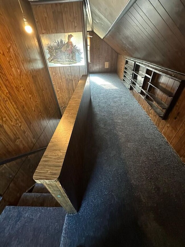 Building Photo - Beautiful 3 bedroom Bungalow with Garage