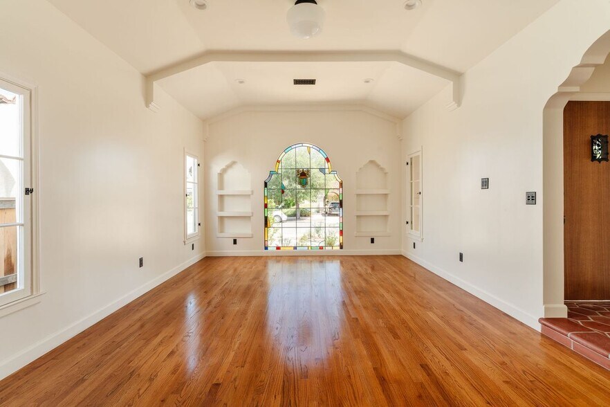 Building Photo - 1739 S Ogden Dr