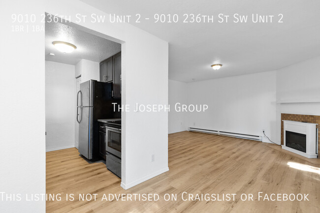 Building Photo - Conveniently Located 1 bed with Hardwood F...