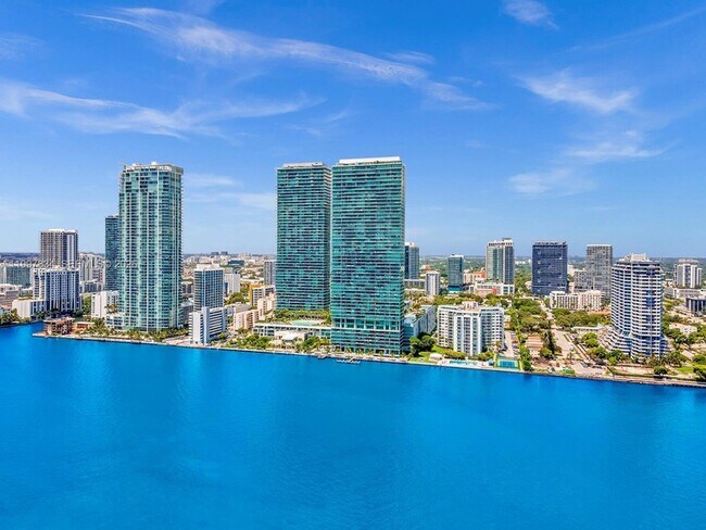 Building Photo - 650 NE 32nd St