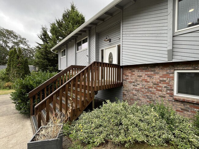 Building Photo - Three-Bedroom Home Near Nike Campus with Bonus Room, Large Deck & Two-Car Garage
