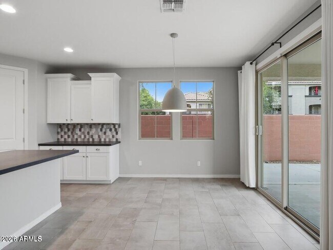 Building Photo - 1942 S Sycamore Pl