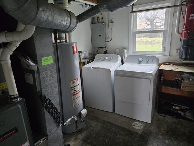 Building Photo - 1403 NE 75th St