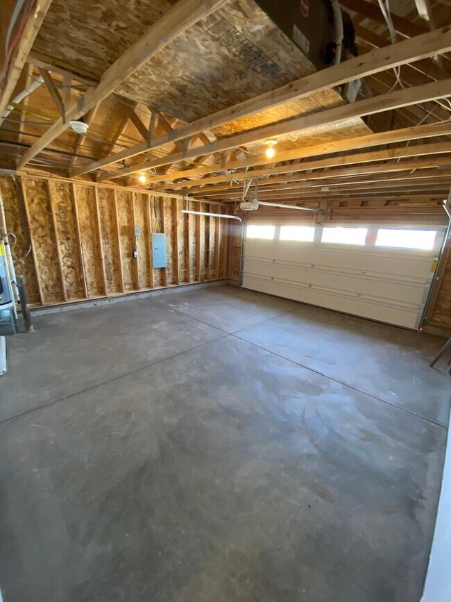 Building Photo - New Construction 3 Bed, 2 Bath House in Sp...