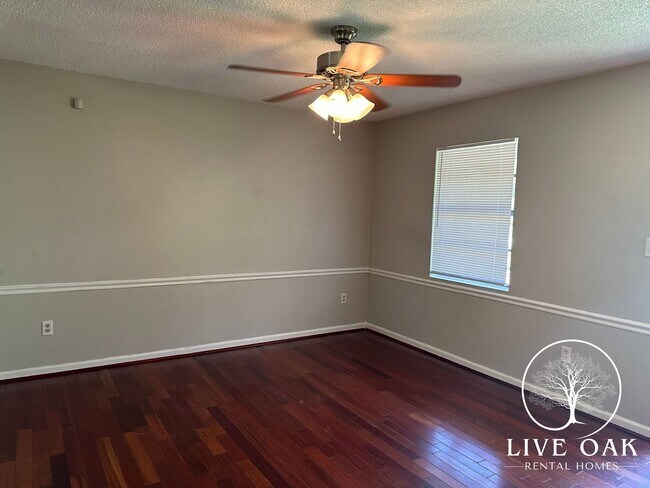 Building Photo - Move-In Incentive: Save $500 on Your First Month’s Rent!**