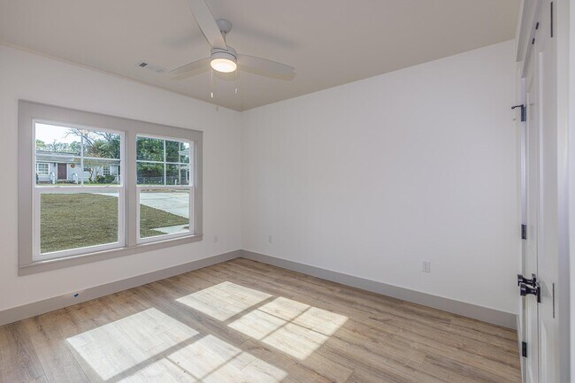 Building Photo - 110 4th St