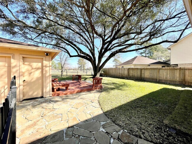 Building Photo - 15006 Elmont Dr