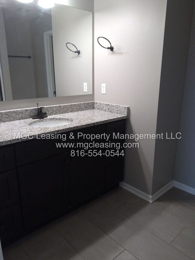 Building Photo - Beautiful Serrano Townhome with Walk-out Basement