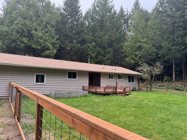 Building Photo - Cozy one story home on beautiful close to town acreage.