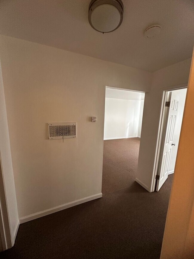 Building Photo - 22