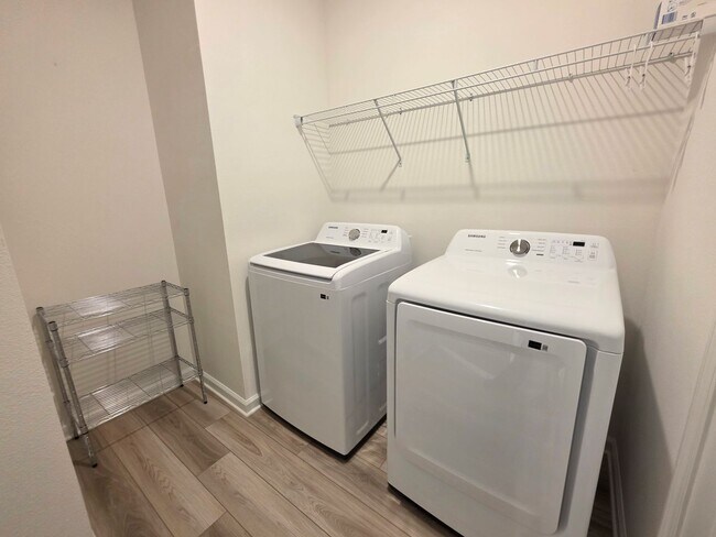 Building Photo - 3BR/2BA home with internet included