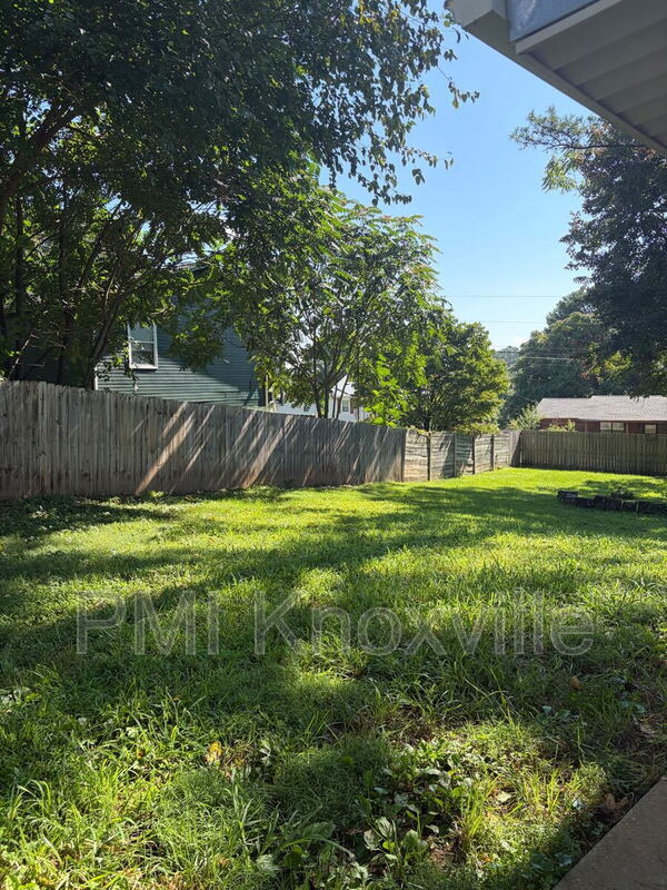Building Photo - 4100 Abercorn Rd