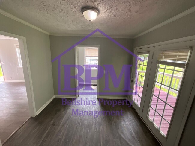 Building Photo - Freshly Updated 3 Bed, 1.5 Bath Home in Cl...