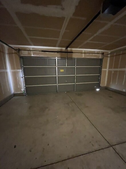 Building Photo - 402 N Amador St