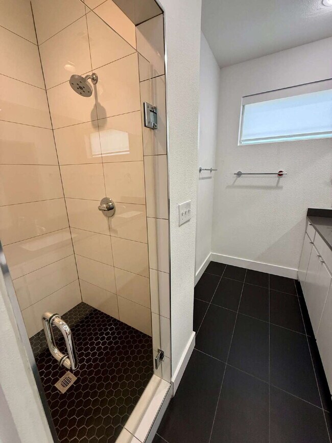 Building Photo - 4211 Delano Pl