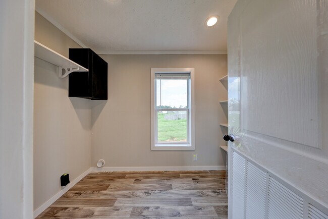 Building Photo - 5233 Clarksville Rd