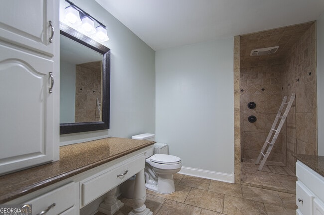 Building Photo - 15 Falcon Dr