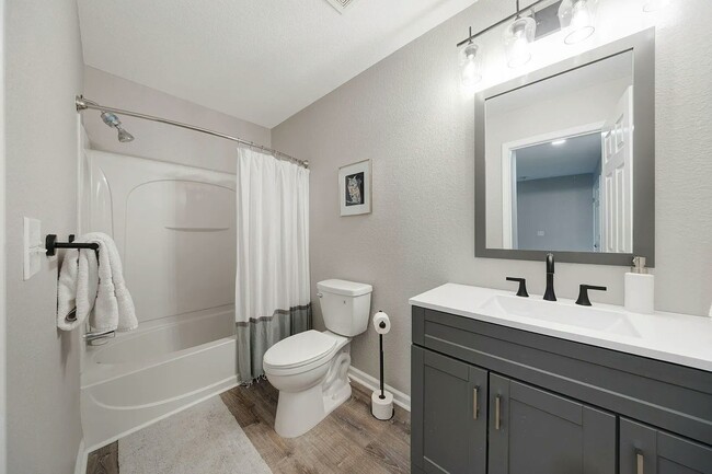 Building Photo - 233 Sand Oak Blvd