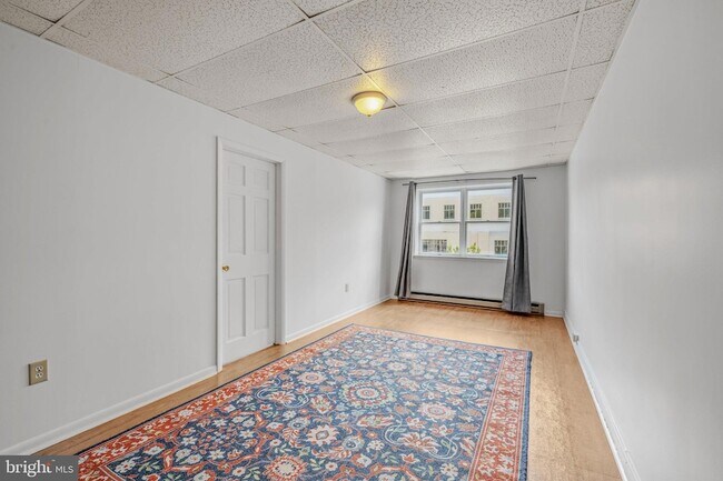 Building Photo - 15 N Washington St