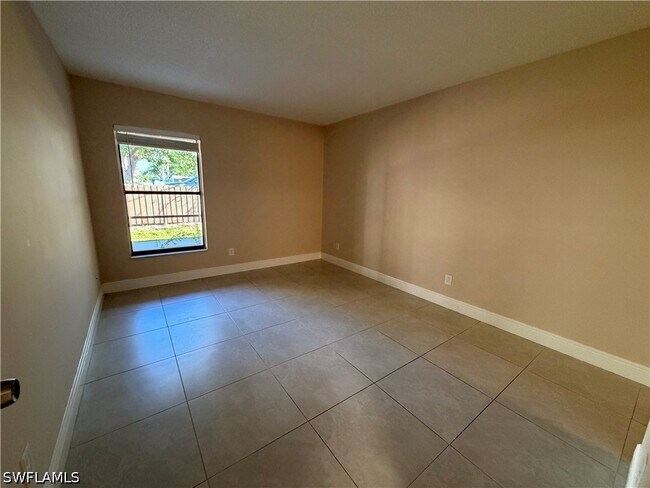 Building Photo - 5307 Summerlin Rd