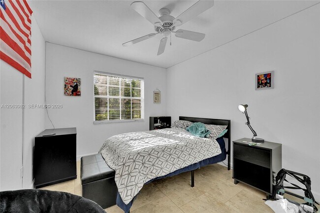 Building Photo - 5520 NW 49th Ave