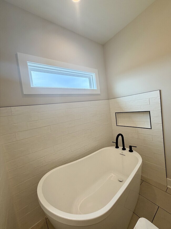 Building Photo - 204 Crest Ridge Ct