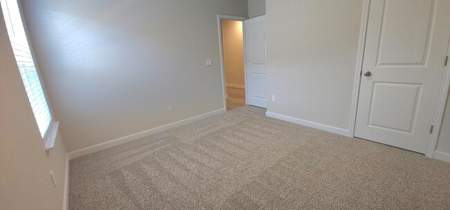 Building Photo - Long-Term Luxury Living – New Waterside Co...