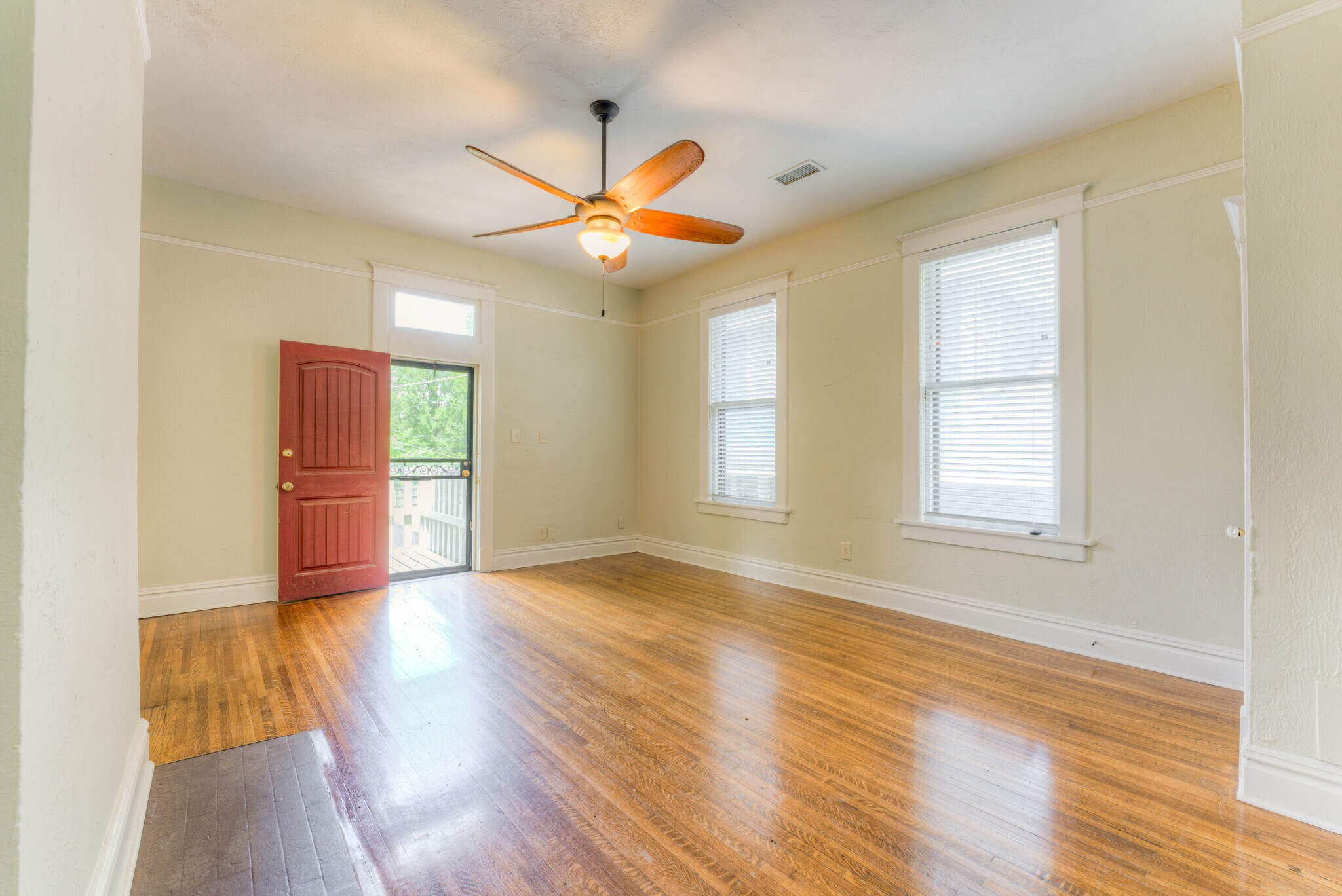 Building Photo - 1526 N Parkway