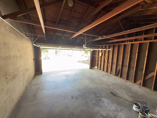 Building Photo - 3094 Flanders Rd