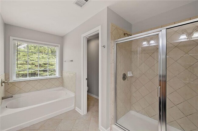 Building Photo - 10870 Brunson Dr